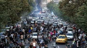 IHR, İran'da hayatını yitiren gösterici sayısının 476'ya yükseldiğini duyurdu