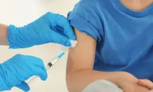 İlaç alerjisi olan çocuklar, kapsamlı muayene olmadan aşı olmasın