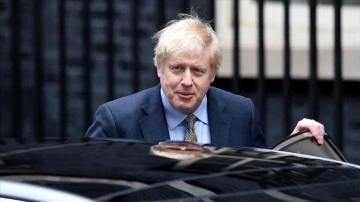 İngiltere'de partisi eleştiri tarzı kaybeden Başbakan Johnson'ın liderliği sorgulanıyor