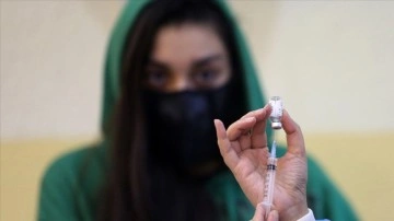 İran iklim dışından Kovid-19 aşısı alımını durdurdu