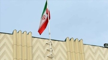 İran'da askeri eğitim uçağı düştü: 3 ad öldü