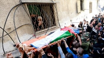 İsrail askerlerince vurularak yaşamını kaybeden Filistinli bebek akıbet yolculuğuna uğurlandı