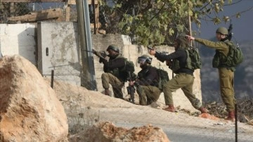 İsrail güçleri Batı Şeria'da Filistinli öğrencilere dahil etti