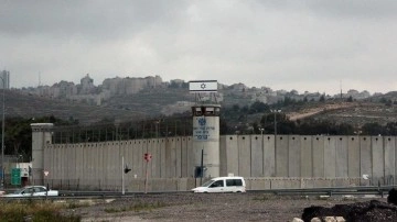 İsrail güçleri, koğuşlarına dominant düzenleyerek Filistinli tutuklulara saldırdı