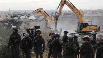 İsrail ordusu, Batı Şeria'da 4 evi tahrip etmek hedefiyle Filistin köyünü bastı