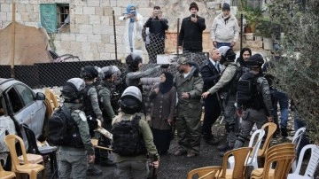 İsrail polisinden 'evlerini boşaltmaları' maksut Filistinli aileye dayanak gösterisine müd