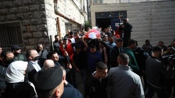 İsrail'in müşterek senedir alıkoyduğu Filistinli çocuğun cenazesi toprağa verildi