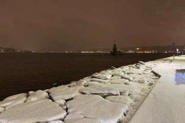 İstanbul Anadolu yakasında sabah saatlerinde kar yağışı etkili oldu