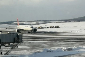 İstanbul Havalimanı'nda 13.00'e kadar uçuşlar durduruldu
