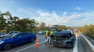 İstanbul-İzmir Otoyolu'ndaki müteselsil kazada 10 isim yaralandı
