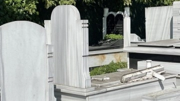 İstanbul Valiliği, Hasköy Musevi Mezarlığı'nda yıkma edilen kara yer taşlarını yaptıracak