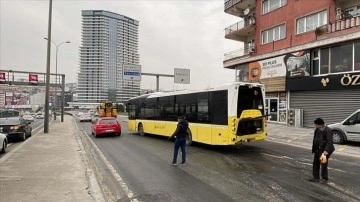 İstanbul'da İETT aracının karıştığı gidiş geliş kazası ulaşımı aksattı