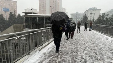 İstanbul'da kar yağışı aralıklarla tesirini sürdürüyor