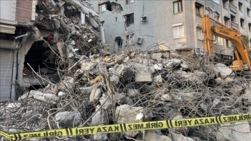 İstanbul’da yıkım sırasında ziyan olan binadaki 5 büküm boşaltıldı