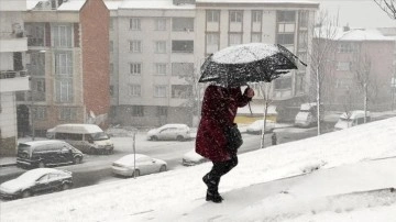 İstanbul'un birtakımı ilçelerinde kar çarpıcı oluyor