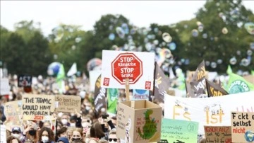 İsveç'te çevre aktivistleri, iklim politikaları zımnında talih karşı kusur duyurusunda bulun