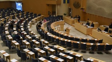 İsveç'te ek bütçe tasarısı, yıldırı örgütü destekçisi vekilin oyuyla bildirme edildi