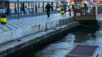 İzmir'de bahir suyu, poyraz zımnında kısaca 60 santim çekildi