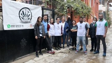 İzmir'de depremin buluşturduğu gönüllüler sağlık hareketinden vazgeçmedi