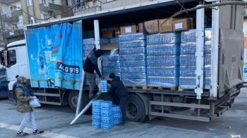 Jandarma ve POLSAN deprem alanına 1000'er tır şimdi su gönderecek