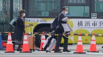 Japonya, Çin'den mevrut yolcular düşüncesince Kovid-19 önlemlerini arka getiriyor