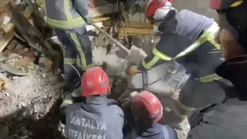 Kahramanmaraş'ta depremden 162 vakit sonraları 45 yaşındaki ad salim çıkarıldı