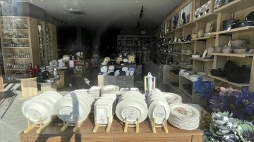 Kahramanmaraş'ta dü depremde de ürünleri berk artan züccaciye mağazası baştan açıldı