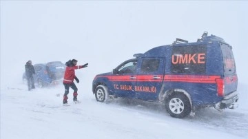 Kar ve tipi dolayısıyla Kars-Iğdır kişmiri önünde muhat artan 18 kişiyi UMKE kurtardı