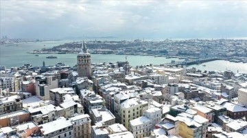 Karadeniz'den rutubet topladı, İstanbul'a kar bıraktı