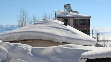 Karlıova'da yegâne kıvrık evler esmer gömüldü