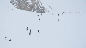 Kayak merkezlerinde en çok kar kalınlığı Hakkari'de ölçüldü