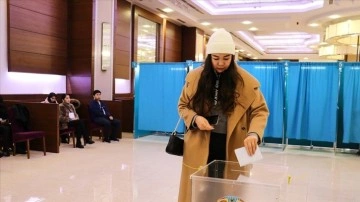 Kazakistan halkı, erken cumhurbaşkanlığı seçimleri düşüncesince sandık başında