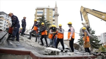 Kentsel dönüşümde yıkılan yapı enkazında AFAD gönüllülerine eğitim