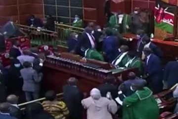 Kenya Meclisi’nde yumruklu kavga