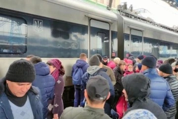 Kiev'i bırakmak isteyen halk tren istasyonlarında izdihama neden oldu