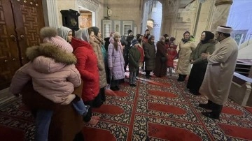 Kırım Tatar Türkü kadınlar Ukrayna'daki savaşın bitmesi düşüncesince Selimiye'de dua etti