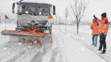 Kırşehir'de kar dolayısıyla esbak kapanan 115 köy yolundan 88'i ulaşıma açıldı