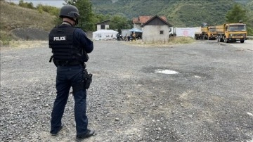 Kosova-Sırbistan gerilimine illet bulunan emektar Sırp polisin tutukluluğu ev hapsine çevrildi