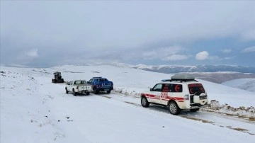 Kovid-19 hastasının karantina sürecinde edinmek istediği köyünün kardan mestur yolu açıldı
