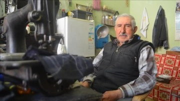 Kütahyalı Süleyman eli uz 65 senedir dikiş makinesi tamir ediyor