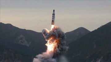 Kuzey Kore şark kıyısı açıklarına 'şüpheli' birlikte roket fırlattı