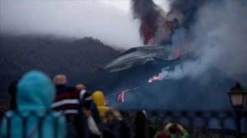 La Palma Adası'nda 19 Eylül'den buyana çalışkan bulunan yanardağdan püskürtü akışı sürüyor