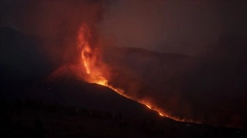 La Palma Adası'ndaki volkan ortak ayda 85 milyon metreküp lav püskürttü