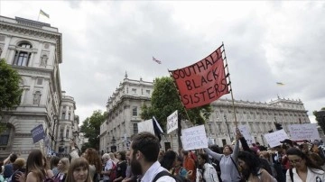 Londra Polis Teşkilatındaki "ırkçılık ve kadın düşmanlığı"na hakkında gösteri düzenlendi