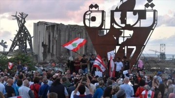 Lübnan'daki 17 Ekim protestolarının 2. senesinde Beyrut'ta temaşa düzenlendi