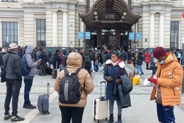 Lviv halkı tren istasyonlarına akın ediyor