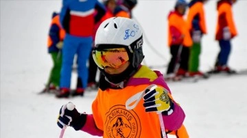 Maddi vaziyeti dobra sıfır ailelerin dirayetli evlatları ski sporuna kazandırılıyor