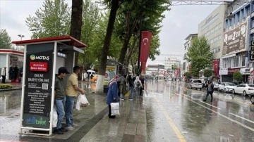 Malatya ve Kayseri'de komple ile alengir yağmur çarpıcı oldu