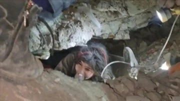 Malatya'da depremden 40 zaman sonradan 12 yaşındaki Aysima kurtarıldı