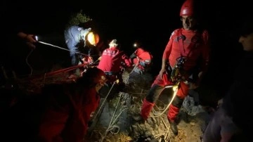Mersin'de mağarada mahsur artan 4 insan kurtarıldı